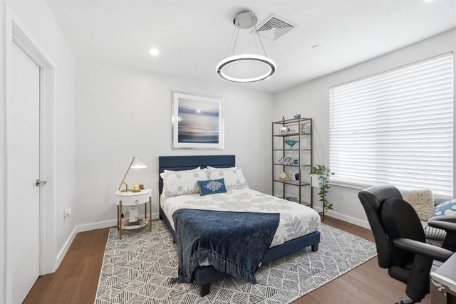 68 Los Angeles St PH5, Newton, MA 02458