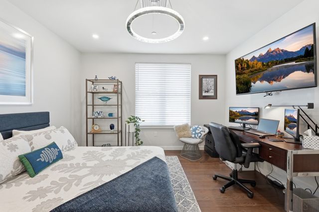68 Los Angeles St PH5, Newton, MA 02458