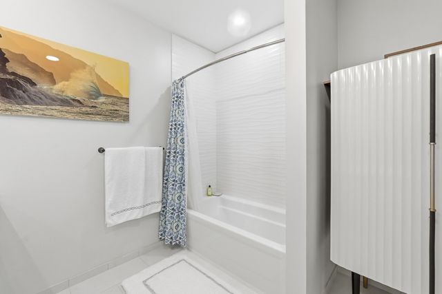 68 Los Angeles St PH5, Newton, MA 02458