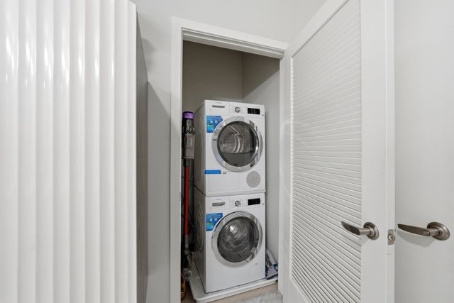 68 Los Angeles St PH5, Newton, MA 02458