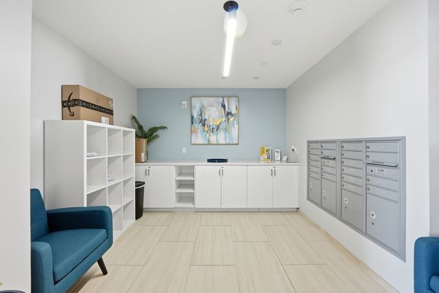 68 Los Angeles St PH5, Newton, MA 02458