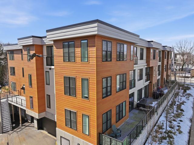 68 Los Angeles St PH5, Newton, MA 02458