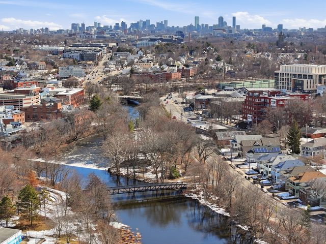 68 Los Angeles St PH5, Newton, MA 02458