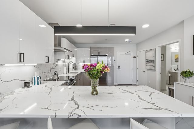 68 Los Angeles St PH5, Newton, MA 02458