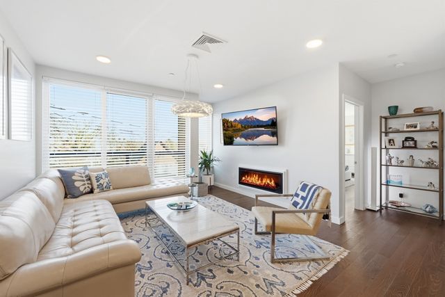 68 Los Angeles St PH5, Newton, MA 02458