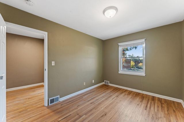 2046 Montreal Avenue, Saint Paul, MN 55116