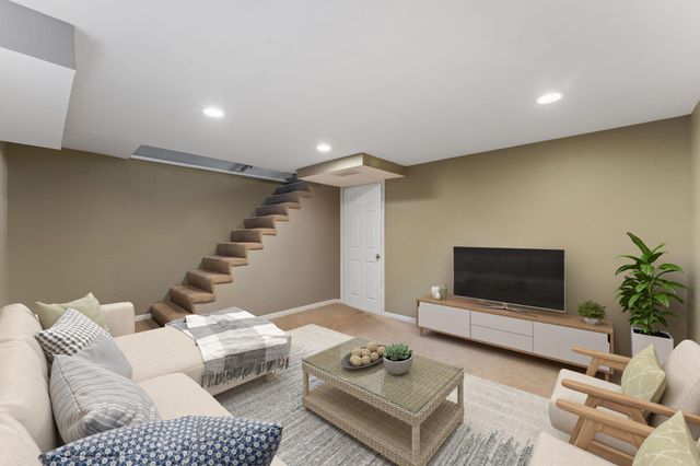 2046 Montreal Avenue, Saint Paul, MN 55116