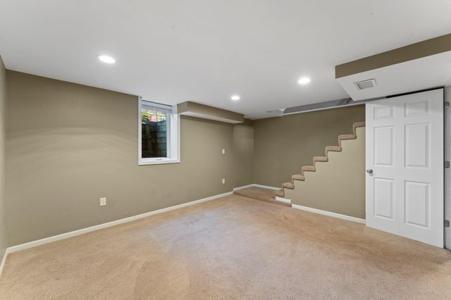 2046 Montreal Avenue, Saint Paul, MN 55116