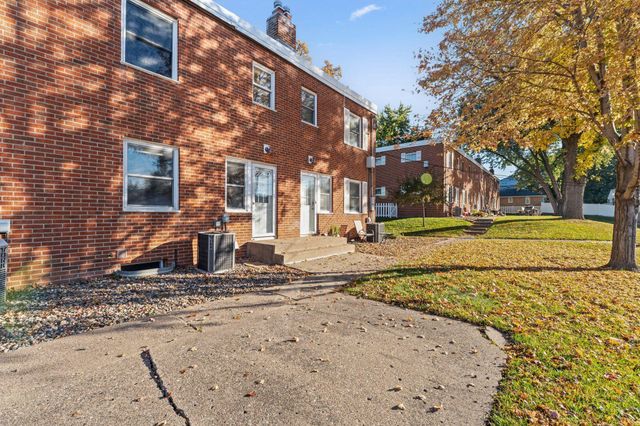 2046 Montreal Avenue, Saint Paul, MN 55116