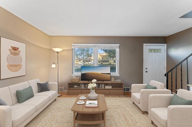 2046 Montreal Avenue, Saint Paul, MN 55116