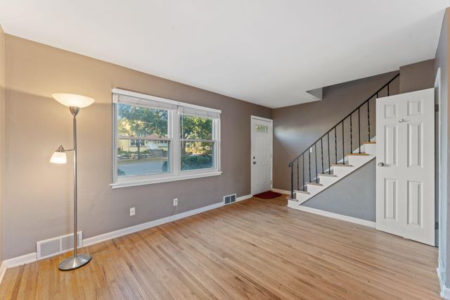 2046 Montreal Avenue, Saint Paul, MN 55116