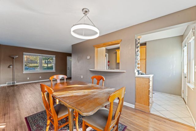 2046 Montreal Avenue, Saint Paul, MN 55116