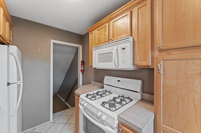 2046 Montreal Avenue, Saint Paul, MN 55116