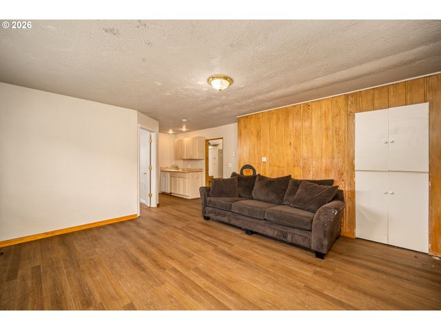 92133 MARCOLA Rd, Marcola, OR 97454