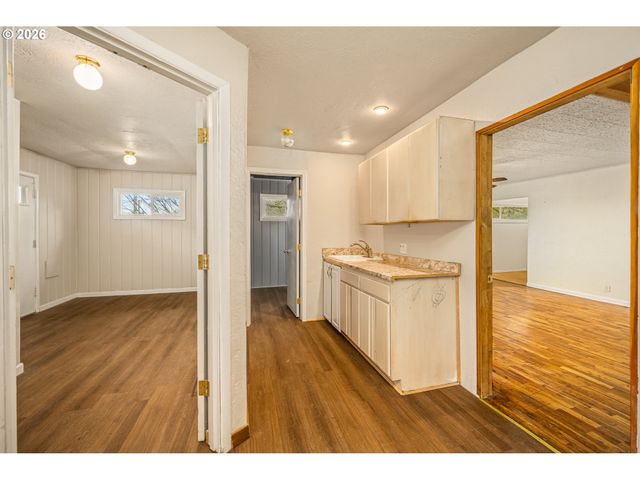 92133 MARCOLA Rd, Marcola, OR 97454