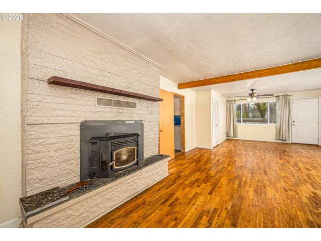 92133 MARCOLA Rd, Marcola, OR 97454