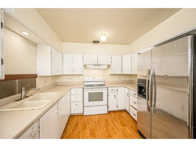 92133 MARCOLA Rd, Marcola, OR 97454