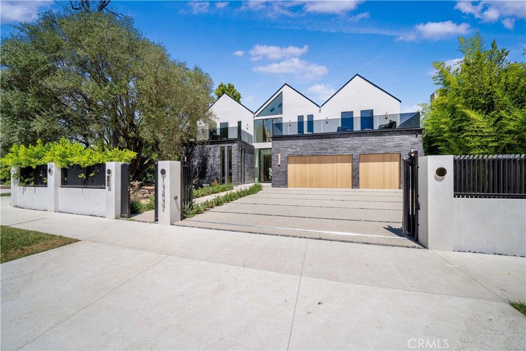 15457 Valley Vista Boulevard, Sherman Oaks, CA 91403 — exterior