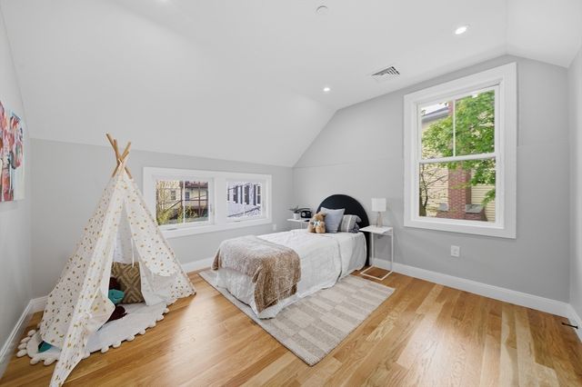 174 Walnut Street 2, Somerville, MA 02145