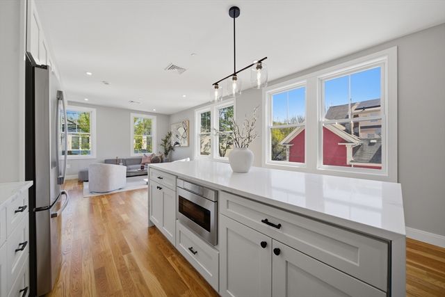 174 Walnut Street 2, Somerville, MA 02145