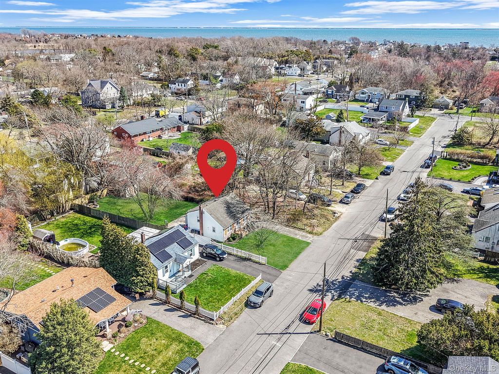 35 Thorburn Avenue, Patchogue, NY 11772 — photo 2