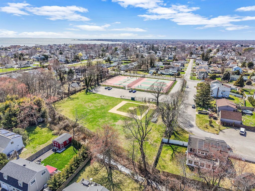 35 Thorburn Avenue, Patchogue, NY 11772 — photo 3