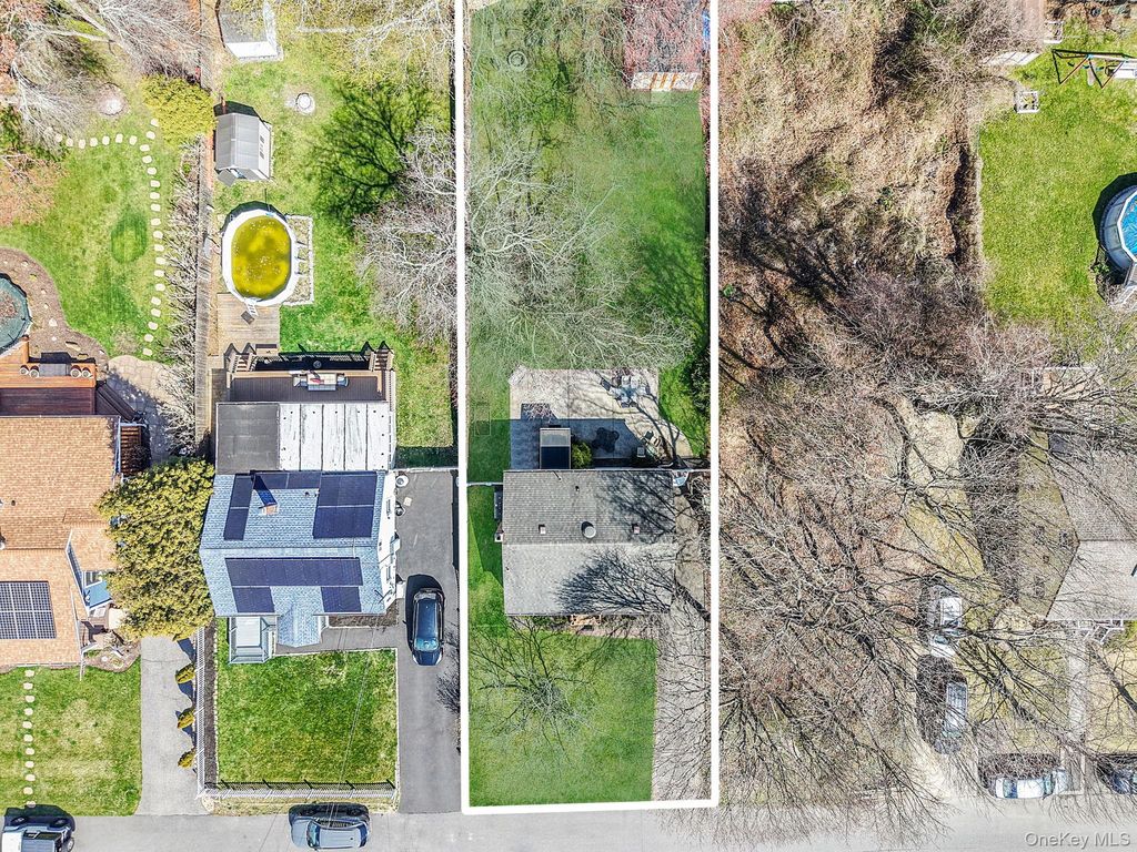 35 Thorburn Avenue, Patchogue, NY 11772 — photo 4
