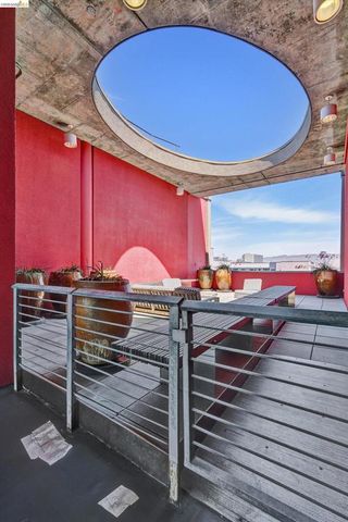 311 Oak St Pent 9, Oakland, CA 94607