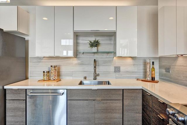 311 Oak St Pent 9, Oakland, CA 94607