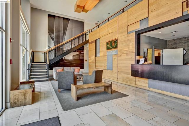311 Oak St Pent 9, Oakland, CA 94607