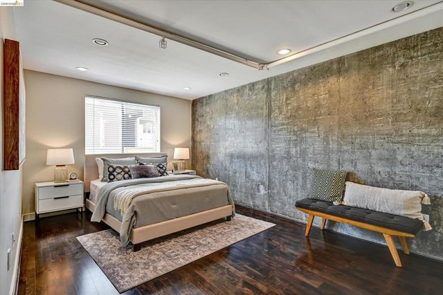 311 Oak St Pent 9, Oakland, CA 94607