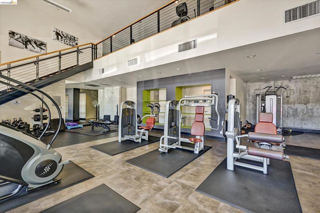 311 Oak St Pent 9, Oakland, CA 94607