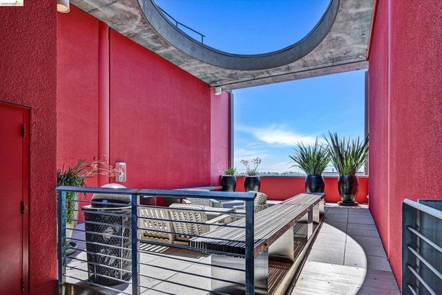 311 Oak St Pent 9, Oakland, CA 94607