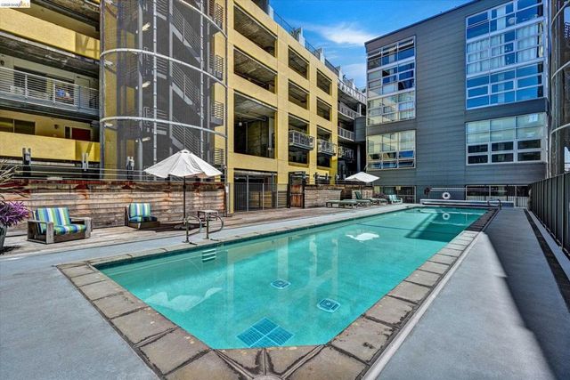 311 Oak St Pent 9, Oakland, CA 94607
