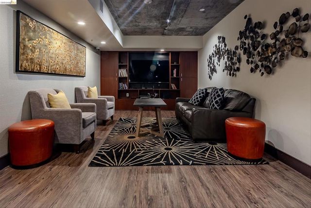 311 Oak St Pent 9, Oakland, CA 94607