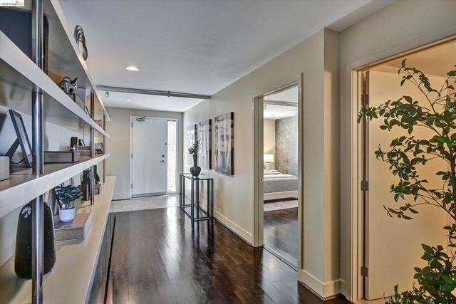 311 Oak St Pent 9, Oakland, CA 94607