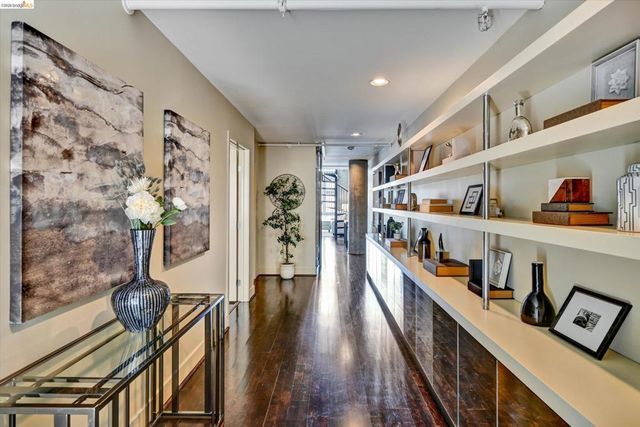 311 Oak St Pent 9, Oakland, CA 94607