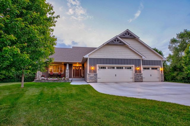 469 Dylan Court, Hudson, WI 54016
