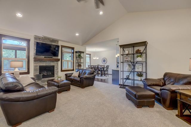 469 Dylan Court, Hudson, WI 54016
