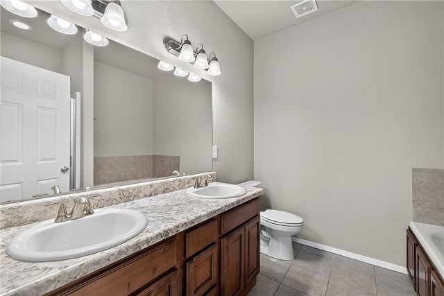 4600 W Colfax Loop, Fayetteville, AR 72704