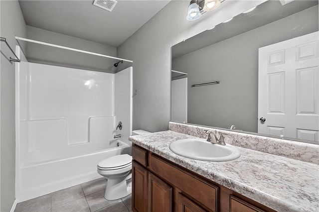 4600 W Colfax Loop, Fayetteville, AR 72704