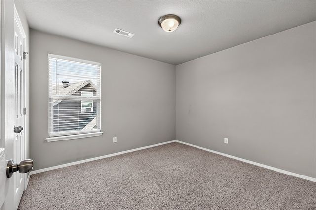 4600 W Colfax Loop, Fayetteville, AR 72704