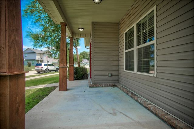 4600 W Colfax Loop, Fayetteville, AR 72704