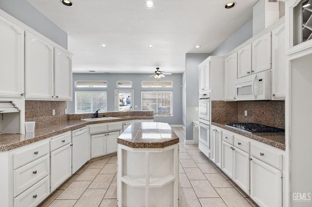 14012 Cedar Creek Avenue, Bakersfield, CA 93314