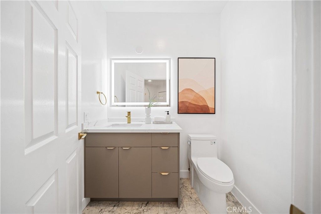 Image 17 of property listing at 10475 Ashton Avenue Avenue 301, Los Angeles, CA 90024