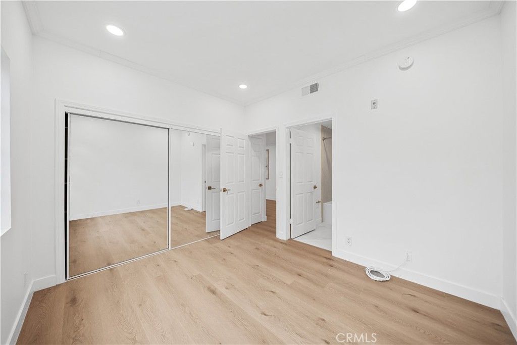 Image 20 of property listing at 10475 Ashton Avenue Avenue 301, Los Angeles, CA 90024