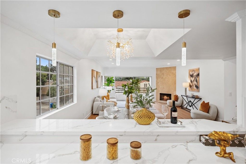 Image 27 of property listing at 10475 Ashton Avenue Avenue 301, Los Angeles, CA 90024