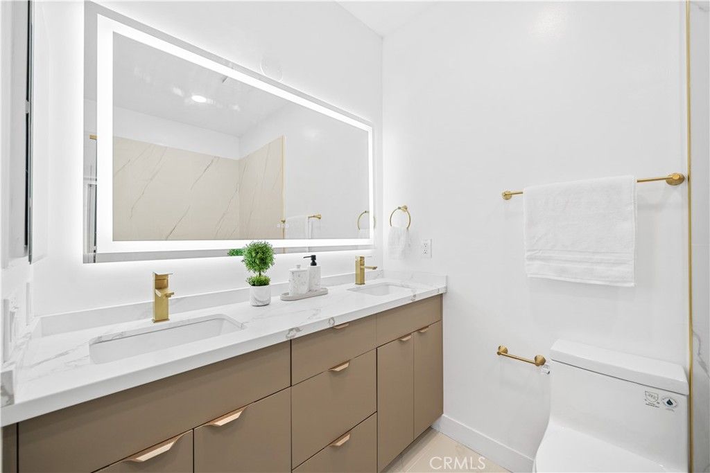 Image 36 of property listing at 10475 Ashton Avenue Avenue 301, Los Angeles, CA 90024