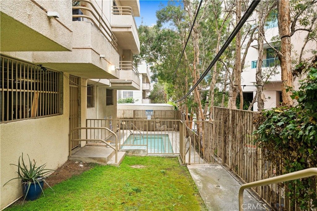 Image 51 of property listing at 10475 Ashton Avenue Avenue 301, Los Angeles, CA 90024