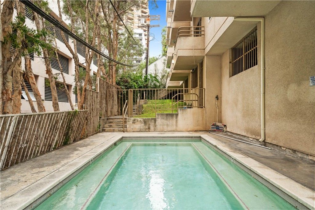 Image 53 of property listing at 10475 Ashton Avenue Avenue 301, Los Angeles, CA 90024